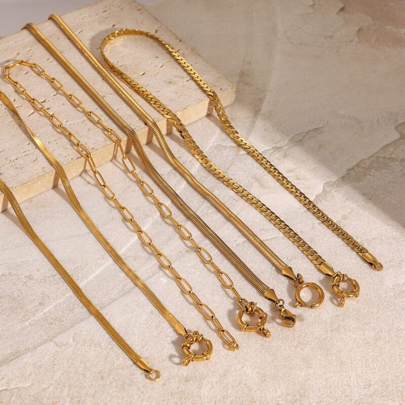 18K gold classic retro chain design light luxury style necklace - Image 2