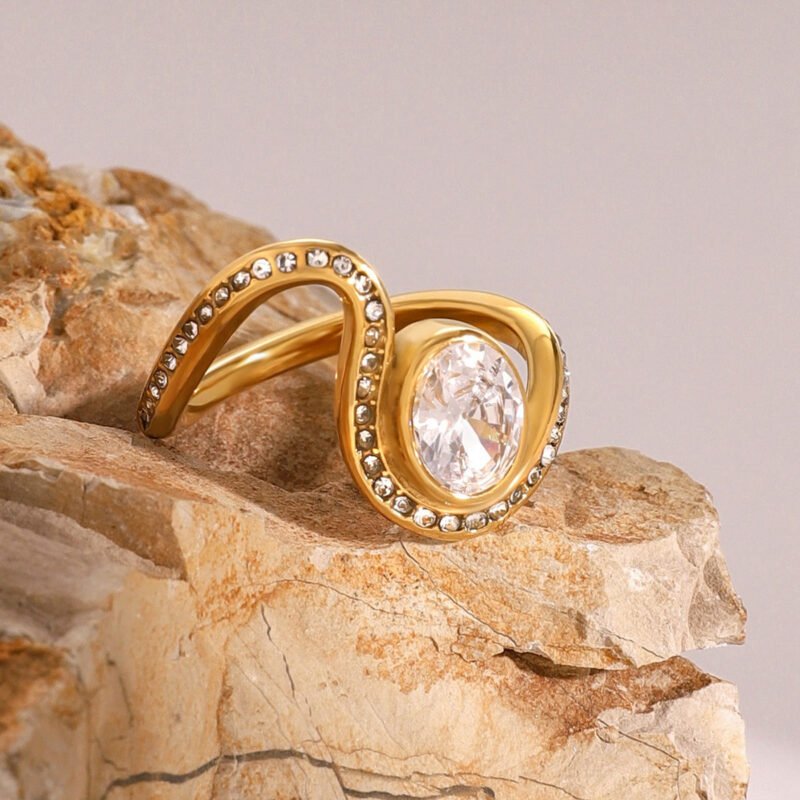 18K gold geometric gemstone design high-end ring