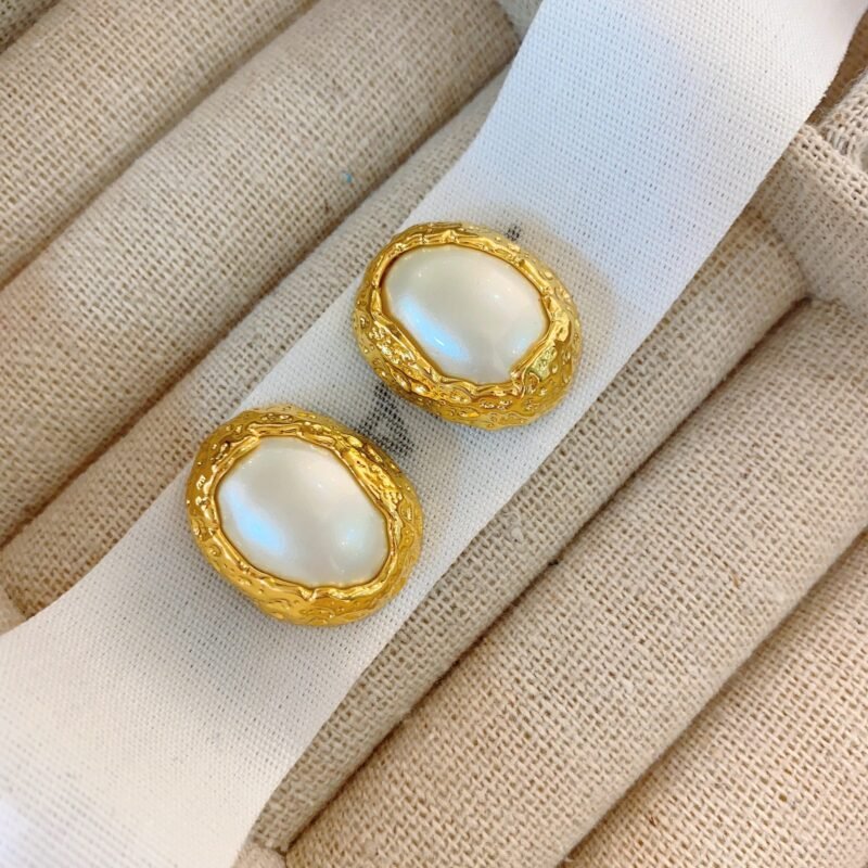 Fashion earrings light luxury niche design high-end elegant earrings for women - Image 6