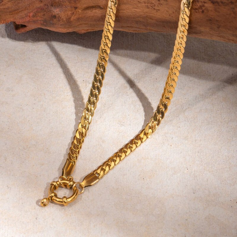 18K gold classic retro chain design light luxury style necklace - Image 5