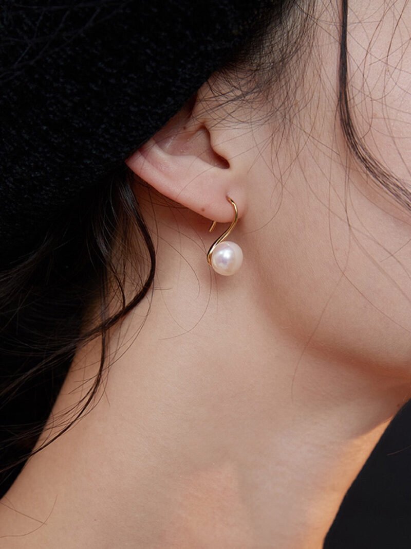 Classic High-Heeled Pearl Dangle Earrings - Image 4