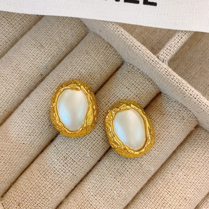 Fashion earrings light luxury niche design high-end elegant earrings for women - Image 5