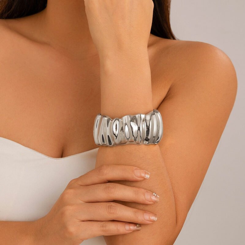 18K gold geometric shape with wide surface and texture design noble and light luxury bracelet - Image 14