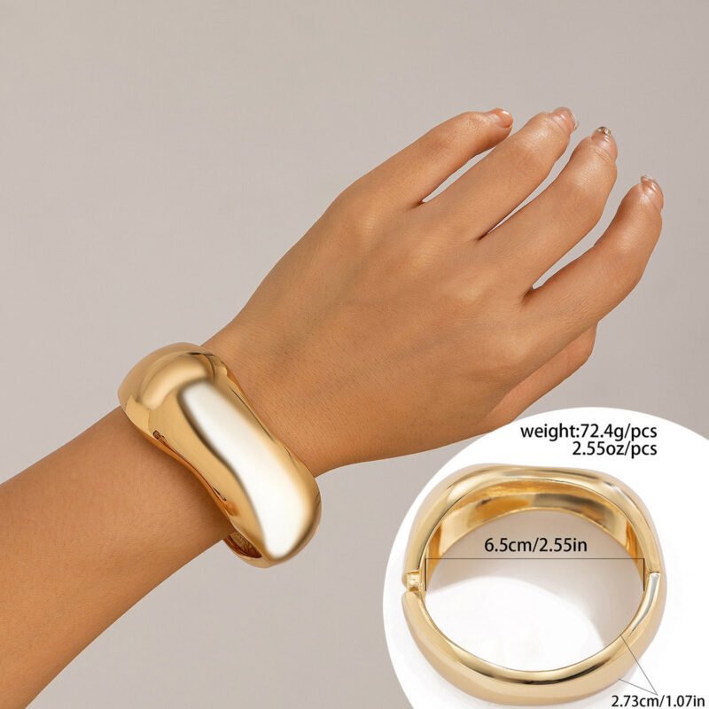 18K gold geometric shape with wide surface and texture design noble and light luxury bracelet - Image 15