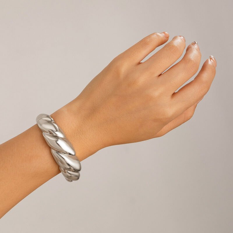 18K gold geometric shape with wide surface and texture design noble and light luxury bracelet - Image 16