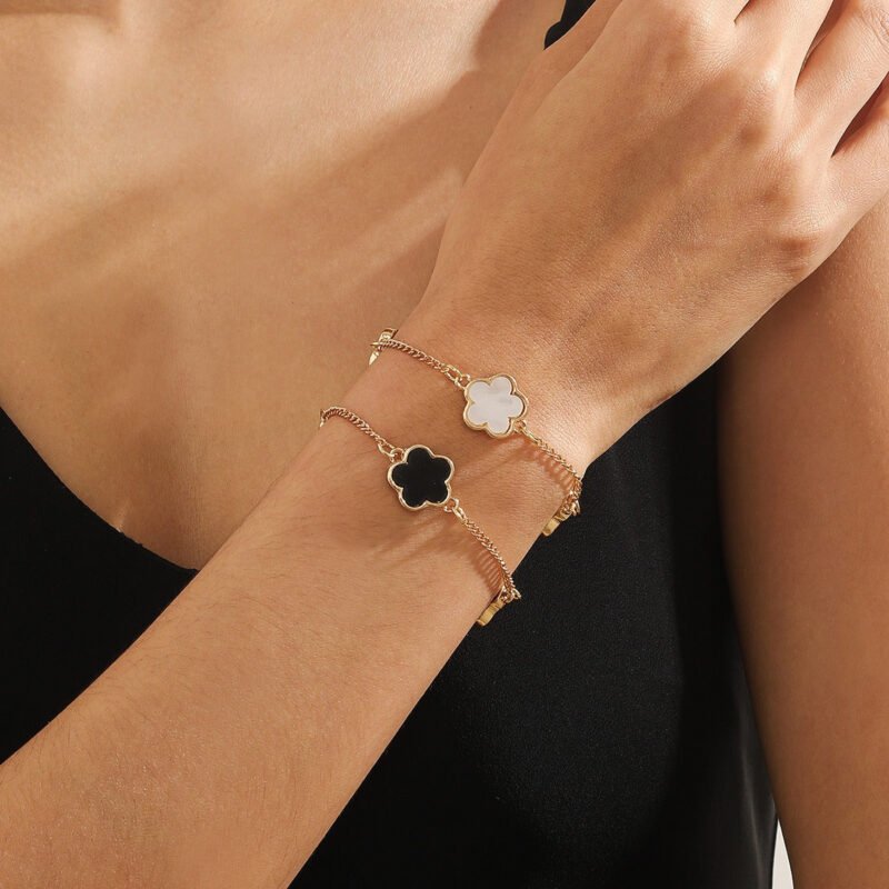 18K Gold Butterfly/Clover Design Exquisite Unique Bracelet - Image 4