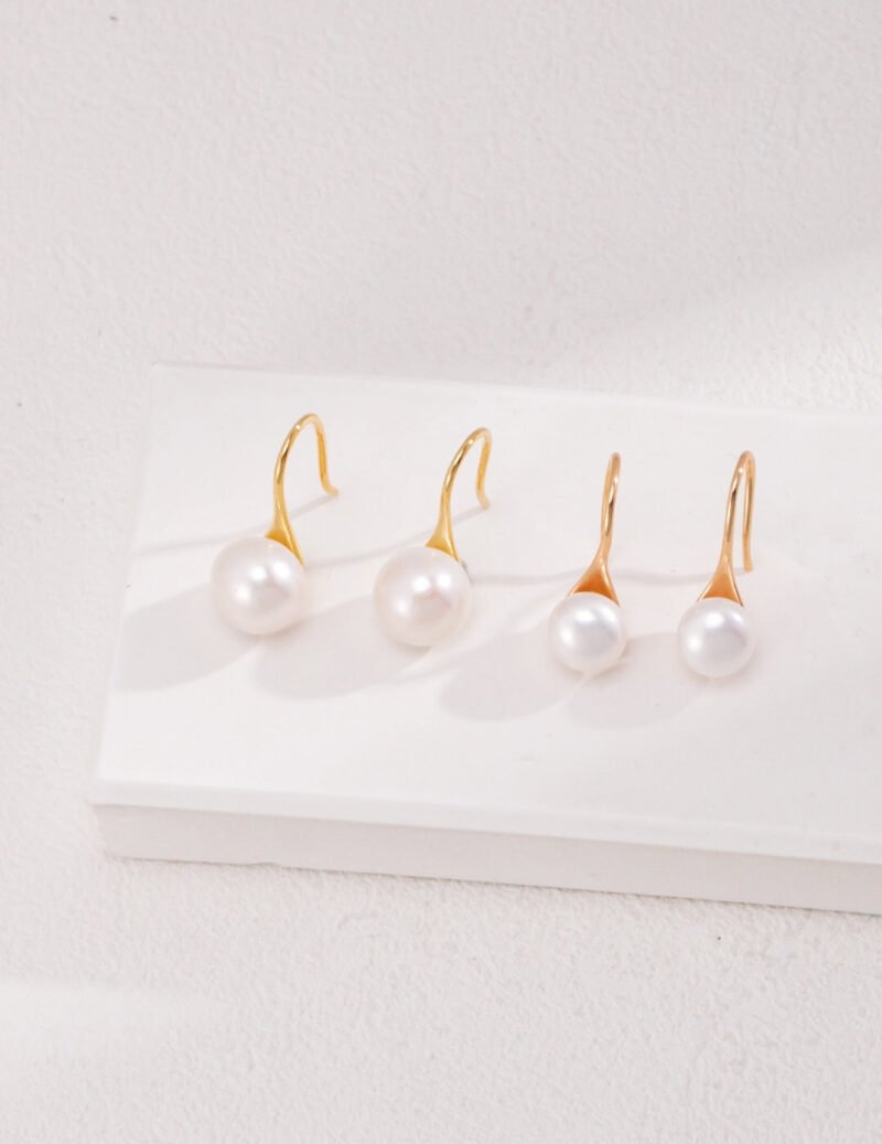 Classic High-Heeled Pearl Dangle Earrings - Image 2
