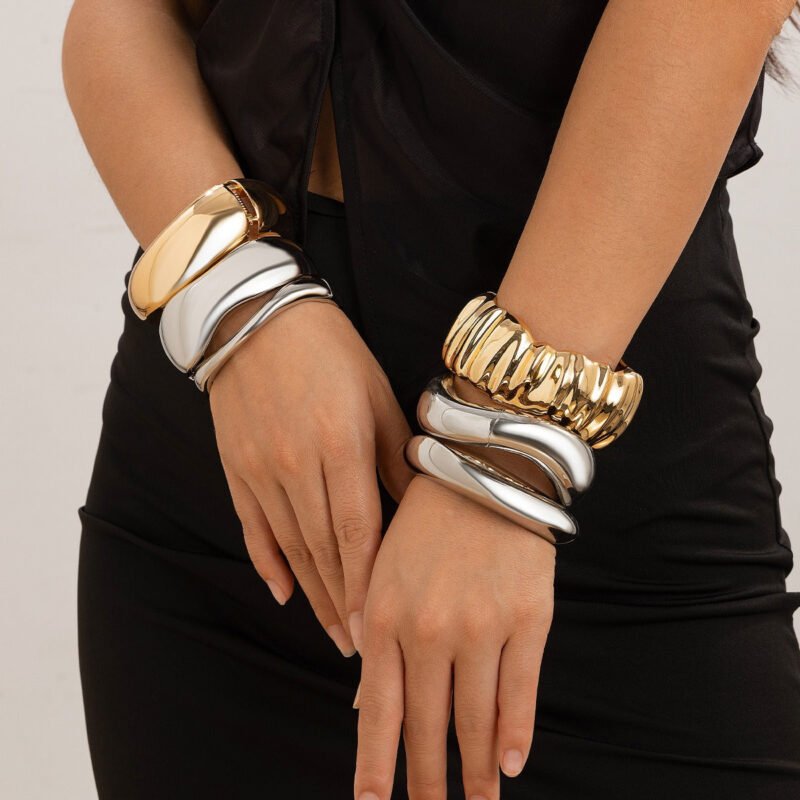 18K gold geometric shape with wide surface and texture design noble and light luxury bracelet - Image 17