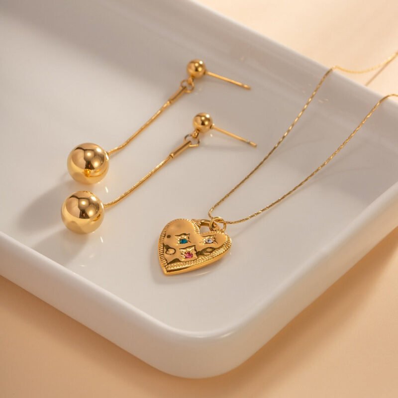 18K gold noble and elegant heart-shaped diamond pendant necklace - Image 7