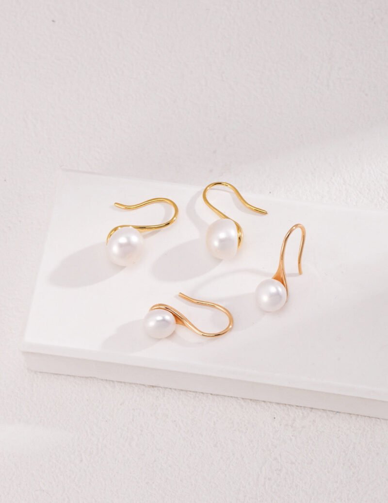 Classic High-Heeled Pearl Dangle Earrings - Image 3
