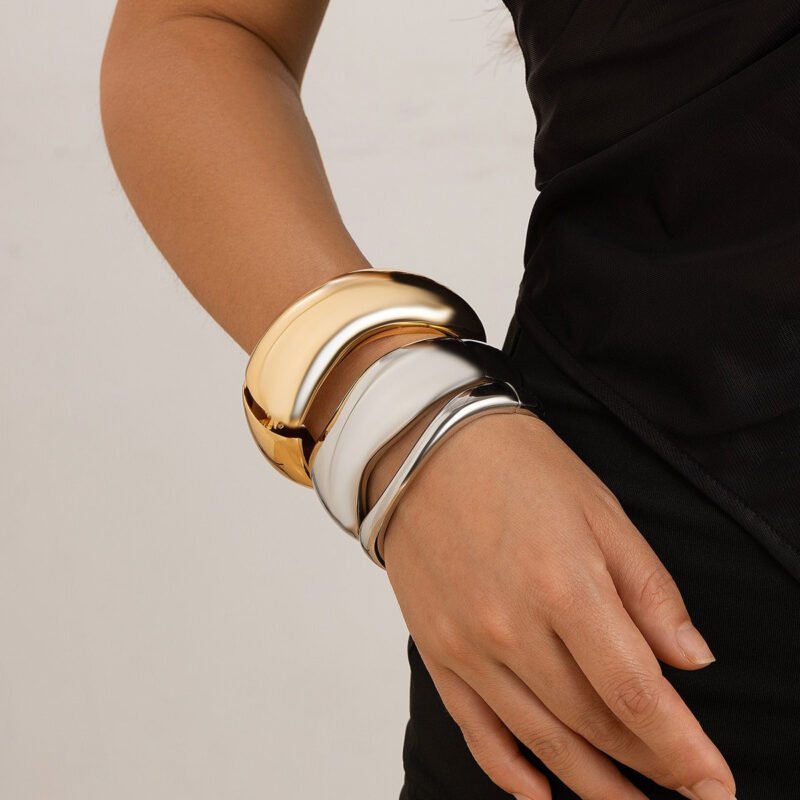 18K gold geometric shape with wide surface and texture design noble and light luxury bracelet - Image 19
