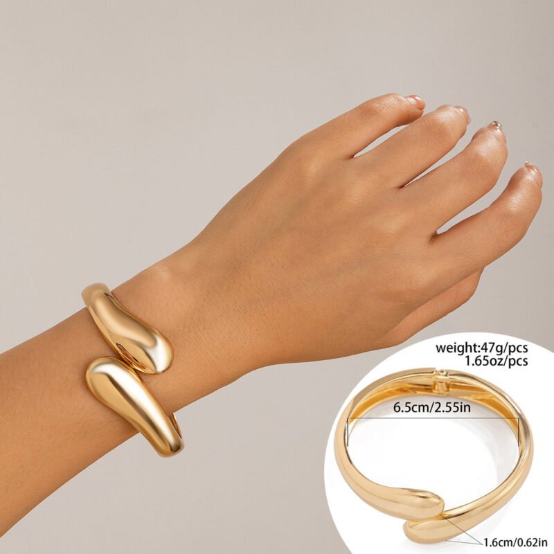 18K gold geometric shape with wide surface and texture design noble and light luxury bracelet - Image 21